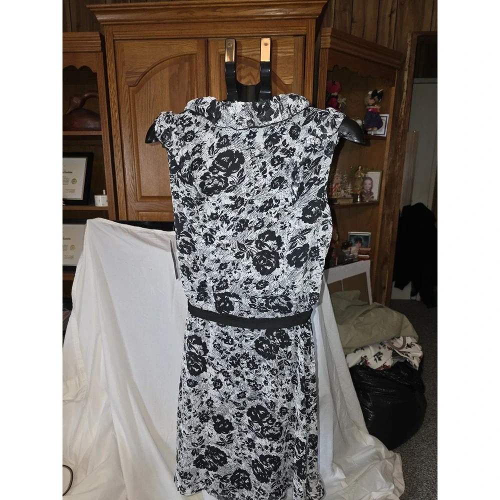 NWT AA Studio Dress,Size 12 Black & White 19